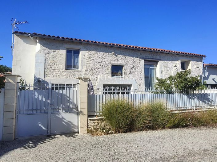 Image No.9-4 Bed House for sale