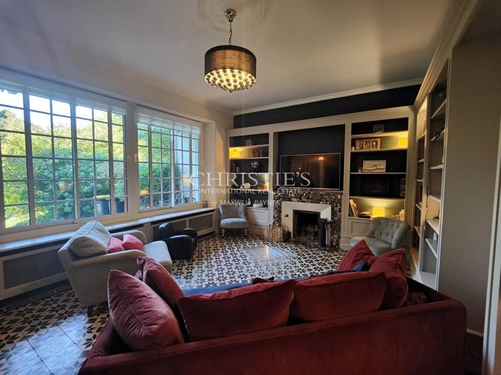 Image No.8-5 Bed House for sale