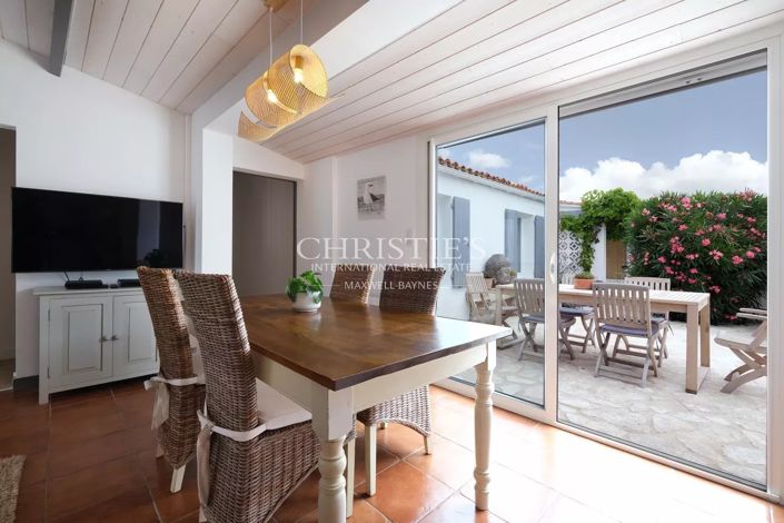 Image No.5-5 Bed House for sale