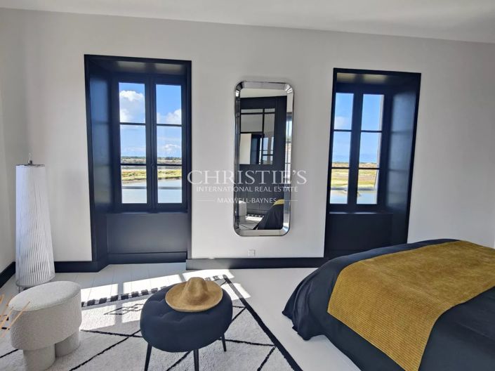 Image No.6-5 Bed House for sale