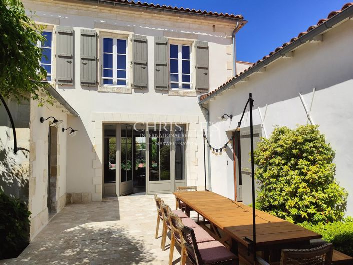 Image No.8-5 Bed House for sale