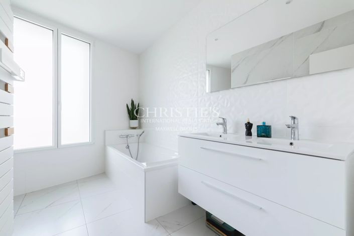 Image No.21-5 Bed House for sale