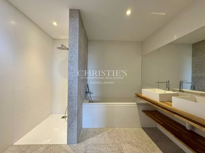 Image No.17-4 Bed House for sale