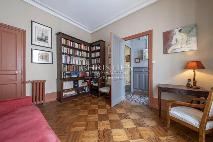 Image No.10-5 Bed House for sale