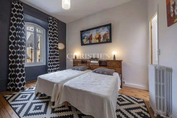 Image No.22-5 Bed House for sale