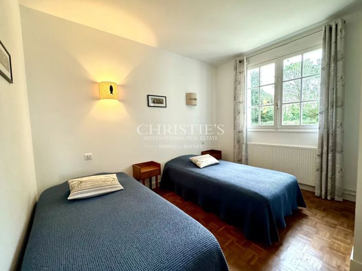 Image No.26-5 Bed House for sale