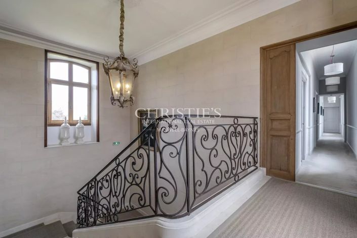 Image No.33-11 Bed Property for sale