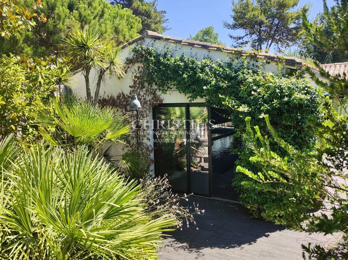Image No.16-6 Bed House for sale