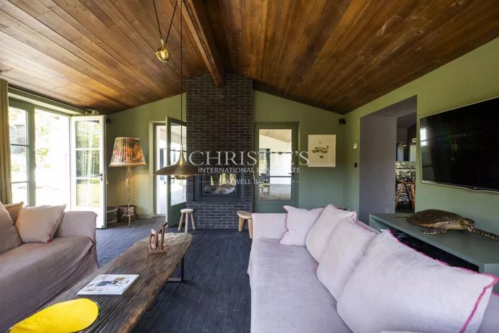 Image No.18-6 Bed House for sale