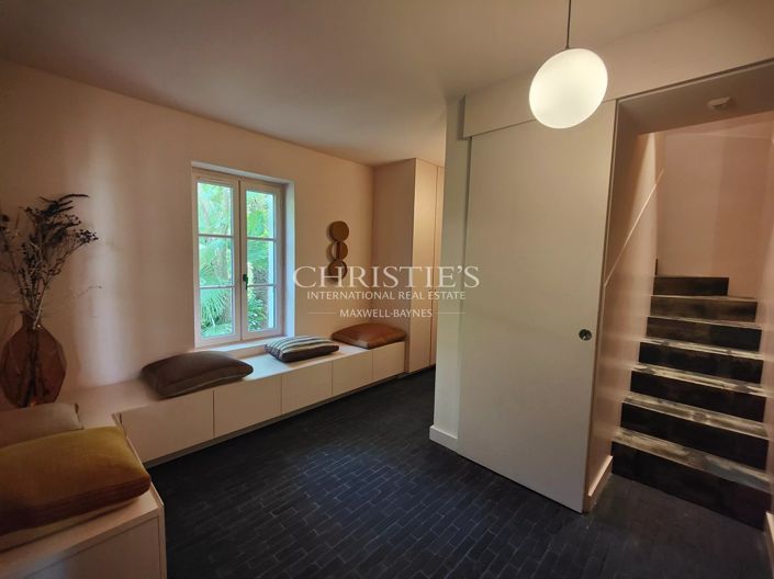 Image No.20-6 Bed House for sale