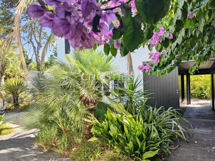 Image No.5-6 Bed House for sale