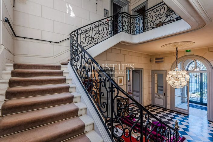 Image No.8-6 Bed Property for sale