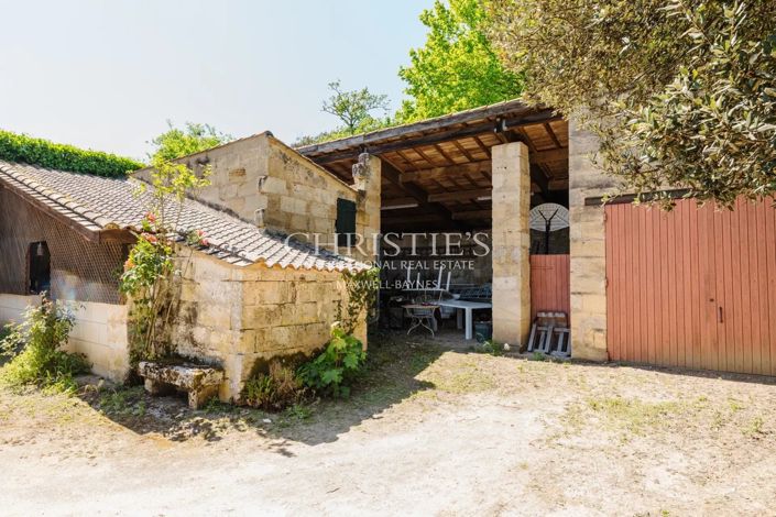 Image No.15-6 Bed Property for sale