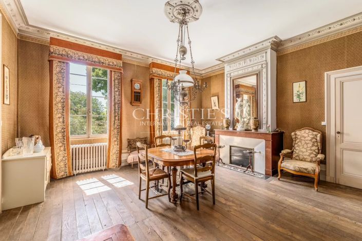 Image No.4-6 Bed Property for sale