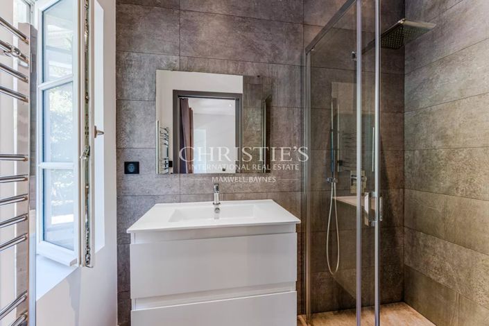 Image No.10-5 Bed House for sale