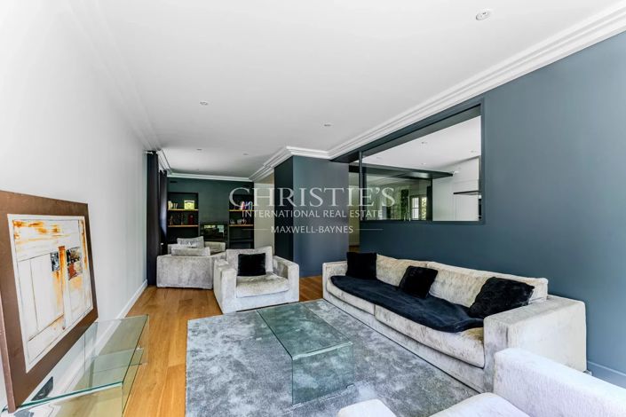 Image No.7-5 Bed House for sale