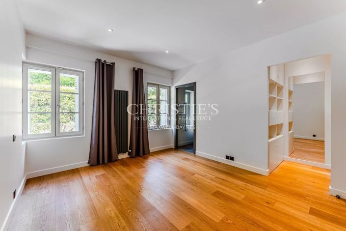 Image No.9-5 Bed House for sale