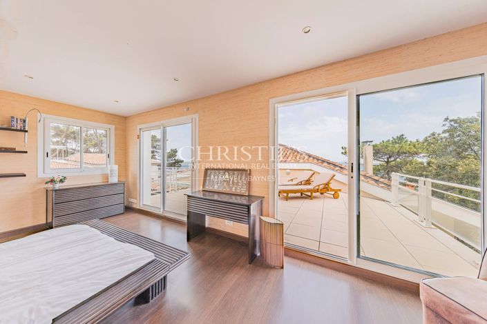 Image No.26-6 Bed House for sale