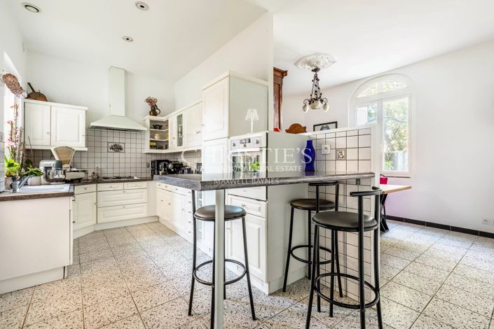 Image No.5-6 Bed House for sale
