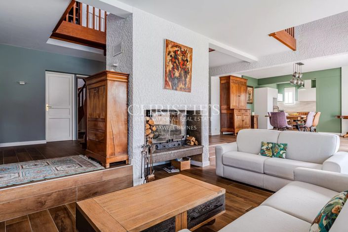 Image No.9-5 Bed House for sale