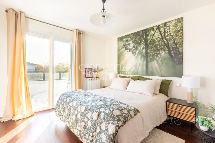 Image No.8-5 Bed House for sale