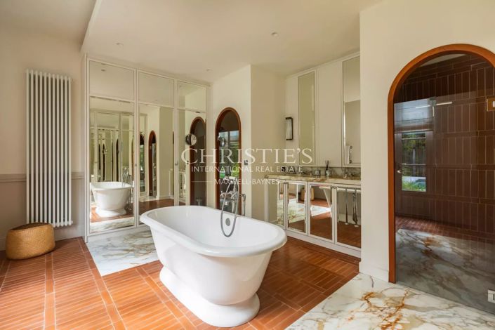 Image No.26-5 Bed House for sale