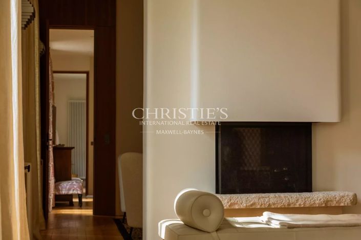 Image No.30-5 Bed House for sale