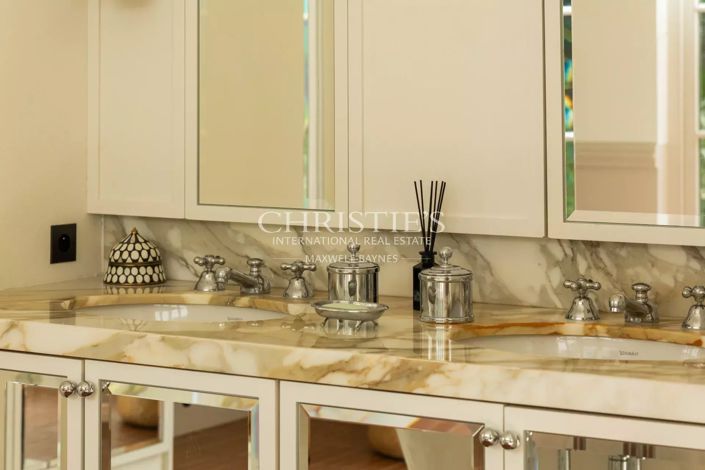 Image No.37-5 Bed House for sale