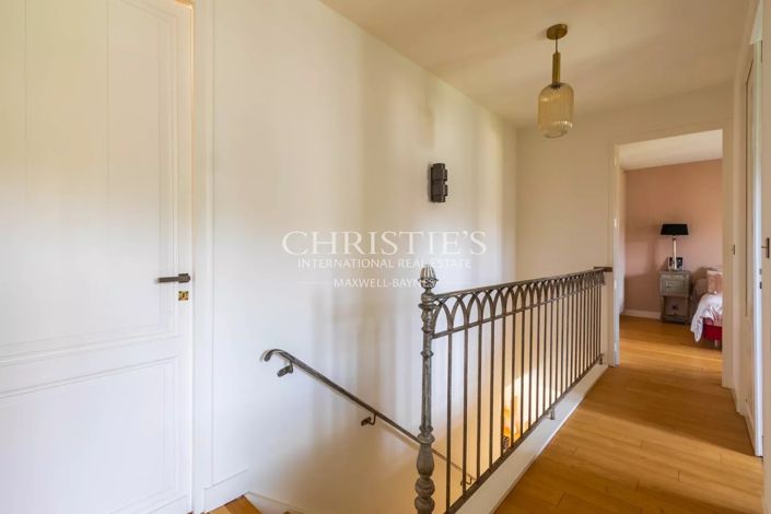 Image No.42-5 Bed House for sale