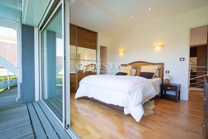 Image No.18-4 Bed House for sale