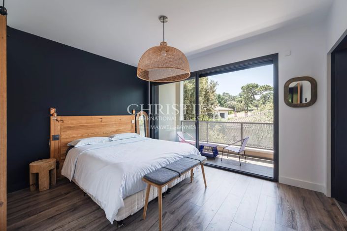 Image No.18-4 Bed House for sale