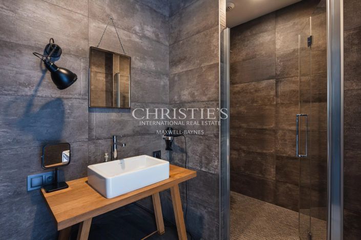 Image No.19-4 Bed House for sale