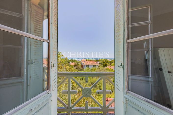 Image No.19-6 Bed House for sale