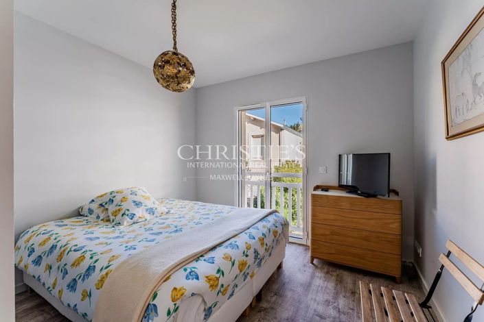 Image No.8-6 Bed House for sale