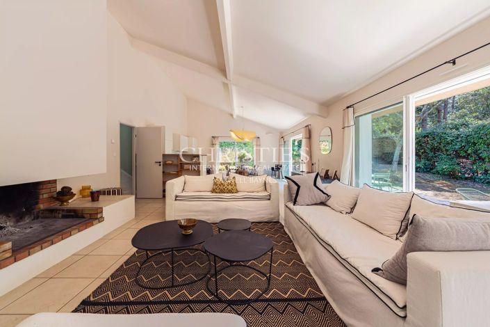 Image No.6-6 Bed House for sale