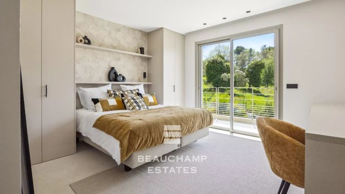 Image No.6-6 Bed House for sale