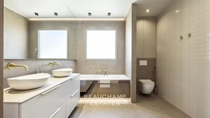 Image No.7-6 Bed House for sale