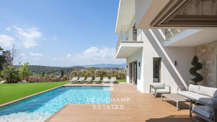Image No.8-6 Bed House for sale
