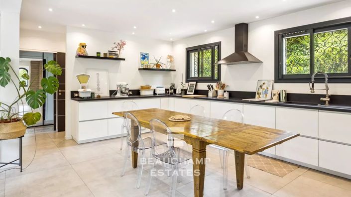 Image No.6-6 Bed House for sale
