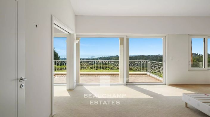 Image No.7-5 Bed House for sale