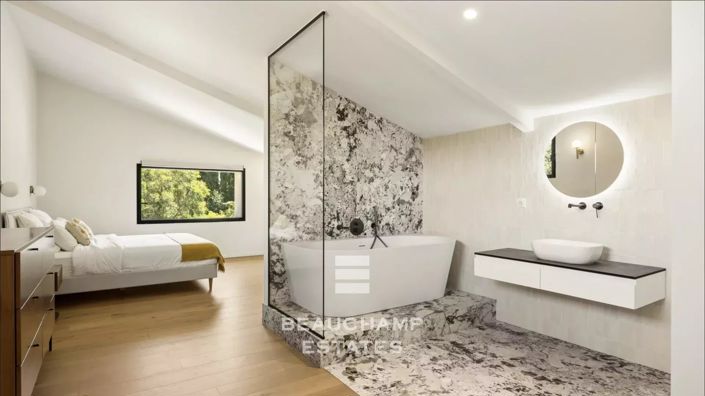 Image No.8-5 Bed House for sale