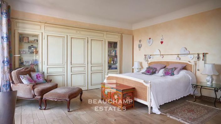 Image No.8-8 Bed House for sale