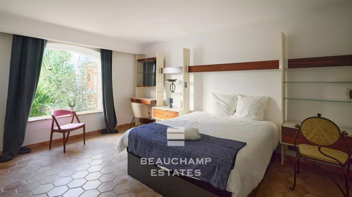 Image No.8-6 Bed House for sale