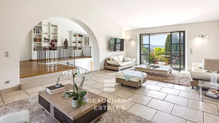 Image No.6-5 Bed House for sale