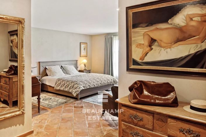 Image No.8-5 Bed House for sale