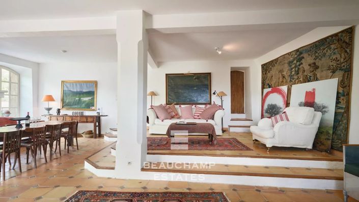 Image No.6-8 Bed House for sale