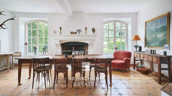 Image No.7-8 Bed House for sale