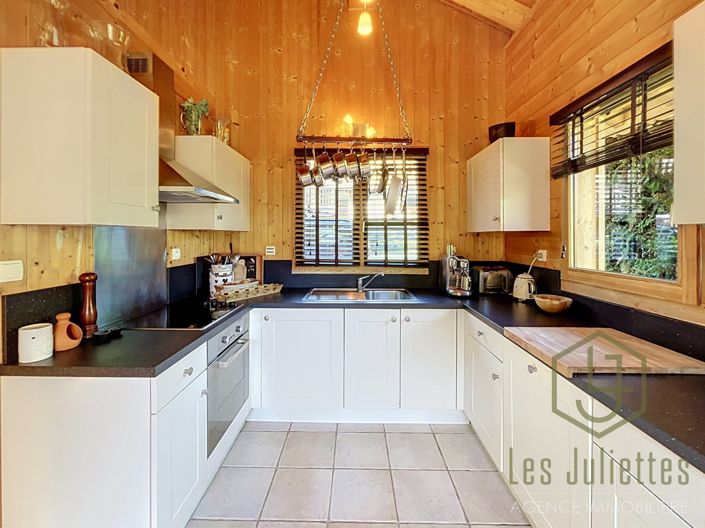 Image No.8-4 Bed House for sale