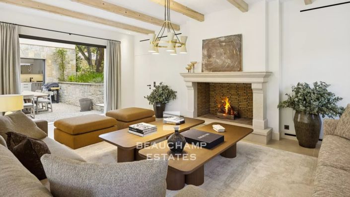 Image No.5-12 Bed House for sale