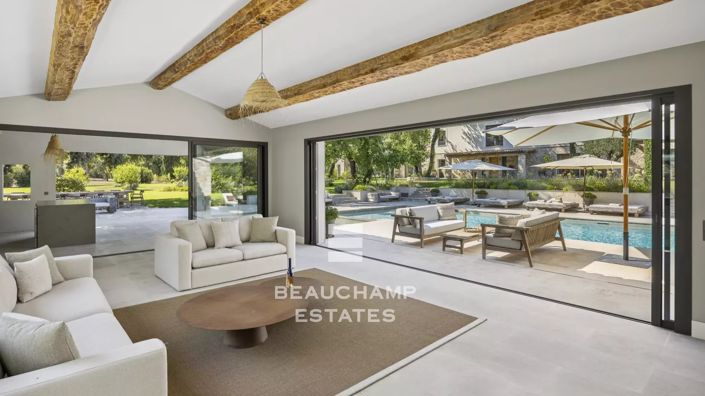 Image No.8-12 Bed House for sale